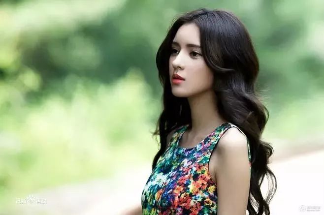女人露p毛视频·www:9星霸体诀最新,探索女性之美，当代审美趋势下的新视角与争议话题