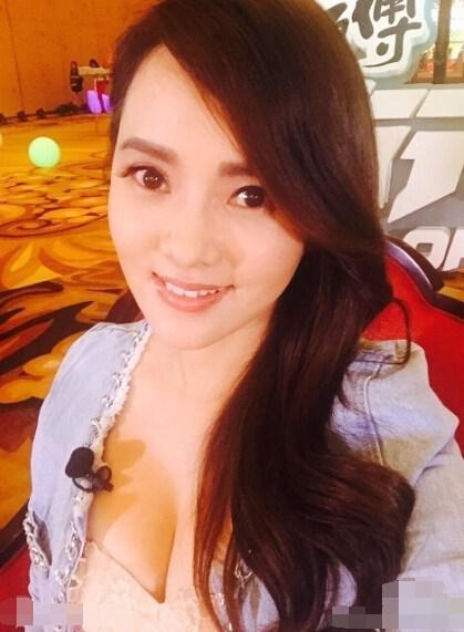 自拍性旺盛老熟女:03-13-18-22-27-31X:40,自拍性旺盛老熟女,探索成熟女性的魅力与自我表达 自拍性旺盛老熟女:03-13-18-22-27-31X:40,自拍性旺盛老熟女,探索成熟女性的魅力与自我表达