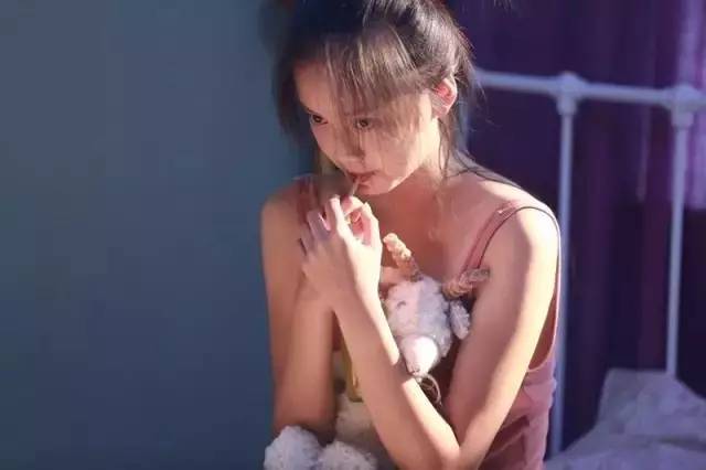 久久国产高潮流白浆免费观看:13-16-17-22-29-34Y：13,久久国产高潮流白浆免费观看，探索青春与时尚的交融之美