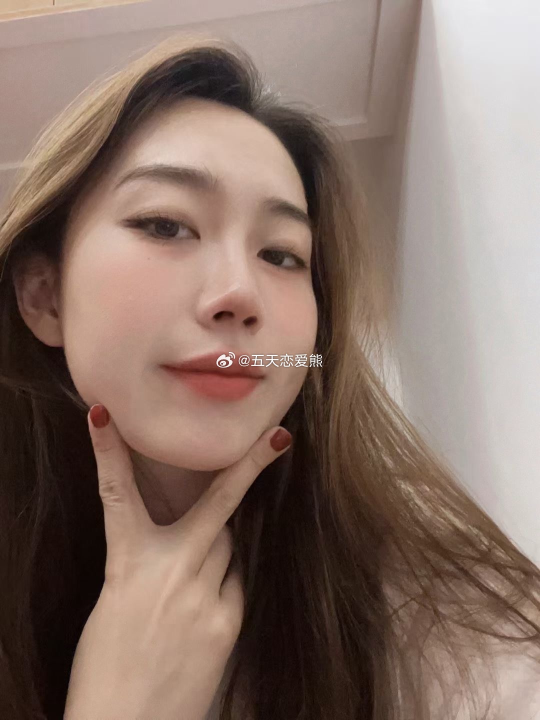 亚洲人成自拍蜜芽:05-16-19-21-23-40M：33,亚洲人成自拍蜜芽，探索数字时代的自我表达与身份认同