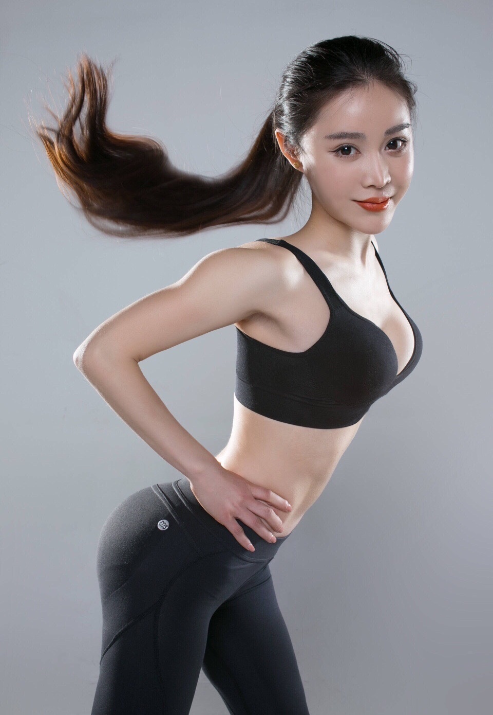 人妻丰满熟妞AV无码区:03-05-10-25-29-48G：27,探索成人世界的不同风貌，丰满熟妞的魅力与AV无码区的探索
