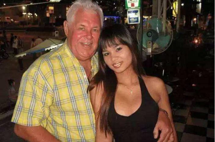 漂亮人妻被黑人久久精品:09-26-28-29-31-47A：32,关于漂亮人妻与黑人文化交流的深度探讨，跨越界限的艺术与情感交流