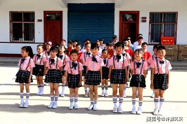 末成年女AV片一区二区丫:04-14-24-33-41-43K：11,关于未成年女性与数字媒体内容的探讨——以特定视频区域为例