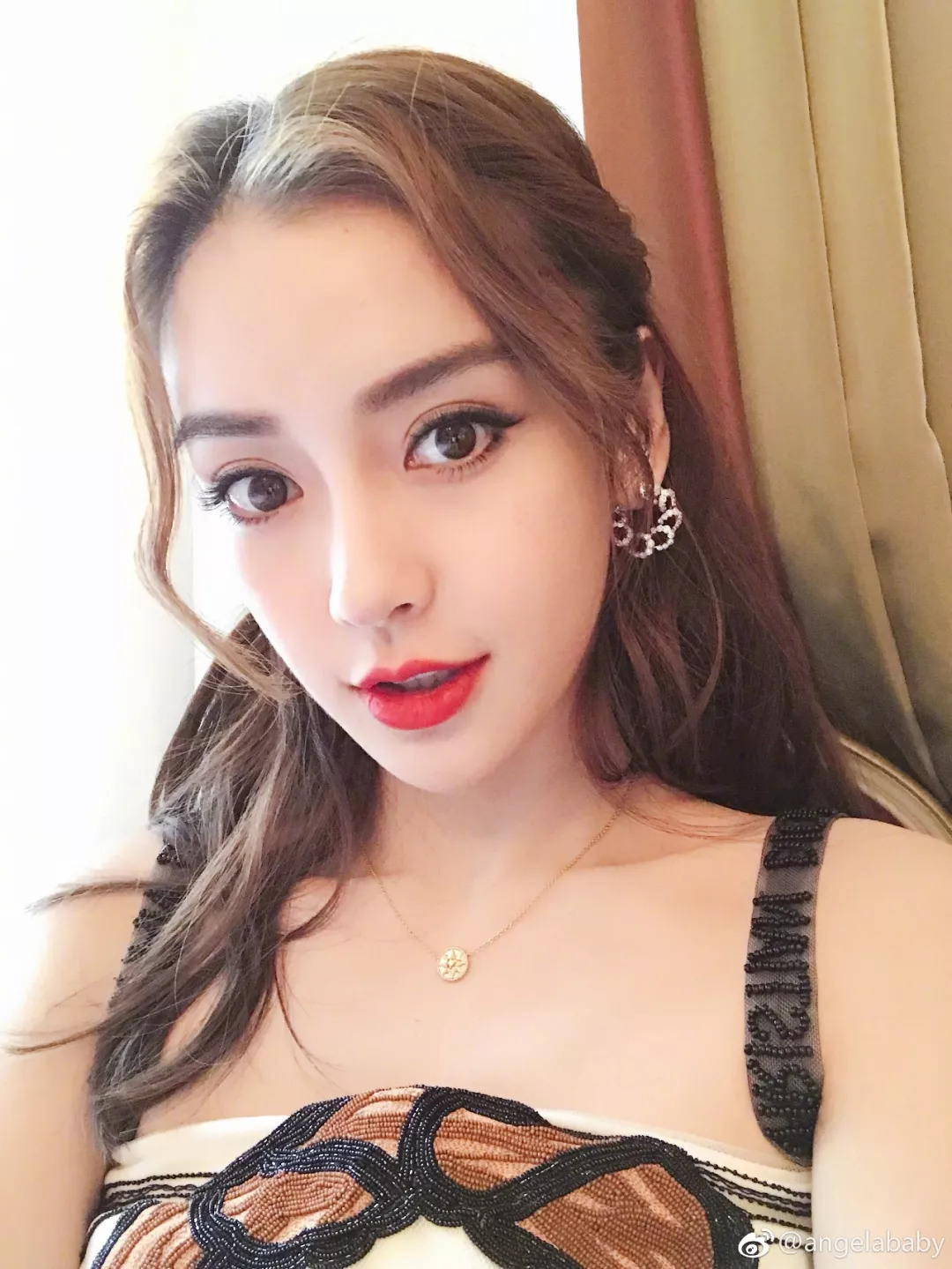 无码色偷偷亚洲国内自拍:15-18-30-34-36-40J：10,探索亚洲国内自拍的新风尚，无码色的魅力与年龄多样性