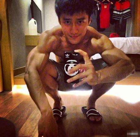 成年男人裸J照无遮挡无码:05-06-14-16-37-42R：24,关于成年男人裸体照片的话题是一个敏感且复杂的问题，涉及到个人隐私、道德伦理、法律等多个方面。本文将尝试探讨这一话题，但请注意，任何涉及裸体照片的讨论都应当尊重他人的隐私和尊严，遵守法律和道德准则。关于您提供的关键词组合，成年男人裸照无遮挡无码:05-06-14-16-37-42R，我将基于这些关键词展开论述，但请理解这是一个非常特定且有限的话题范围。