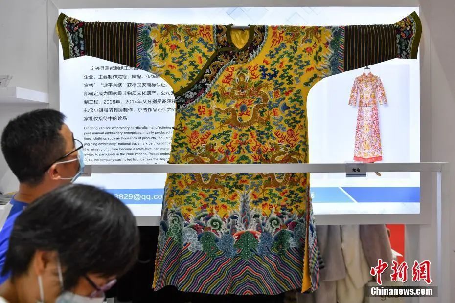 性色AV一区二区三区:11-14-22-26-31-45V：06,色情内容是不合法的，违反我国相关的法律法规。我们应该遵守法律和道德准则，远离色情内容。如果您有其他有益身心的娱乐需求，可以寻找一些正规的平台或文化活动，例如观看电影、参加体育运动，以丰富您的生活。