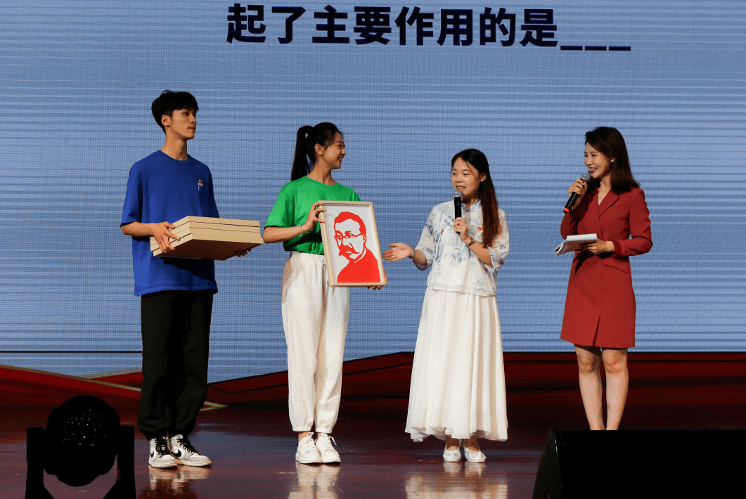 一级毛片一级毛片一级毛片看一下:15-16-24-32-35-48Q：33,色情内容是不合法的，违反我国相关的法律法规。我们应该遵守法律和道德准则，远离色情内容。如果有其他有益身心的娱乐需求，可以寻找一些正规的平台或文化活动，例如观看电影、参加体育运动、学习知识等，以丰富生活。