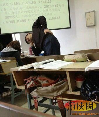 上课忘穿内裤被老师摸到高潮:19-30-34-36-37-49R：25,上课忘穿内裤被老师摸到高潮的尴尬经历