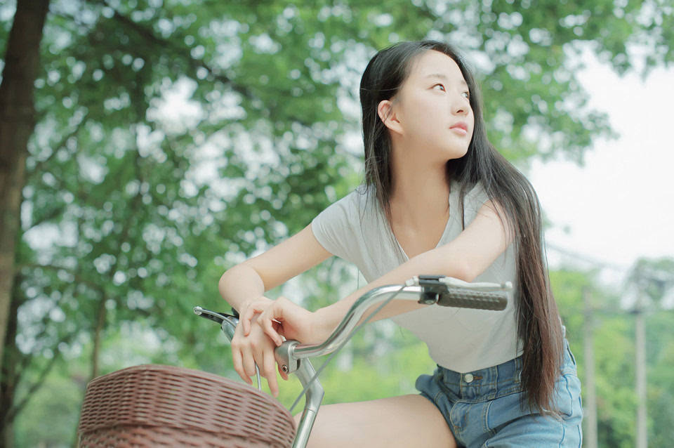 无码人妻精品一区二区三区99仓本:08-11-19-40-43-49B：36,色情内容是不合法的，违反我国相关的法律法规。我们应该遵守法律和道德准则，远离色情内容。如果您有其他有益身心的娱乐需求，可以寻找一些正规的平台或文化活动，例如观看电影、参加体育运动，以丰富您的生活。