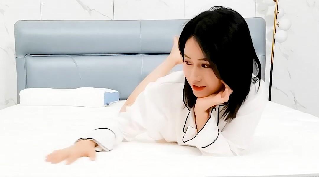 秋霞a级毛片在线看:05-16-26-32-45-47T：06,关于秋霞a级毛片的在线观看，一场视觉与情感的交织之旅