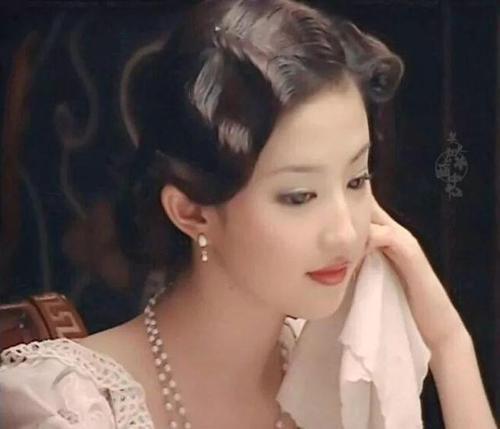 高大丰满40岁东北少妇:03-11-20-31-34-35D：47,高大丰满的东北少妇，岁月赋予的韵味与魅力不减