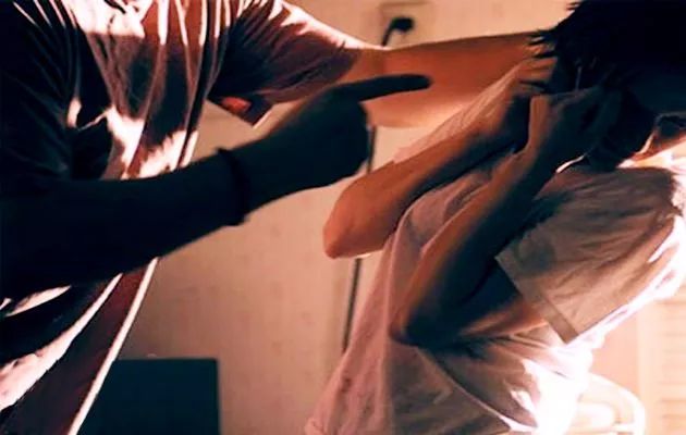 女被男啪到哭的视频网站:06-09-19-42-43-49V：31,关于特定视频网站上的情感冲击内容，深度探讨与警示
