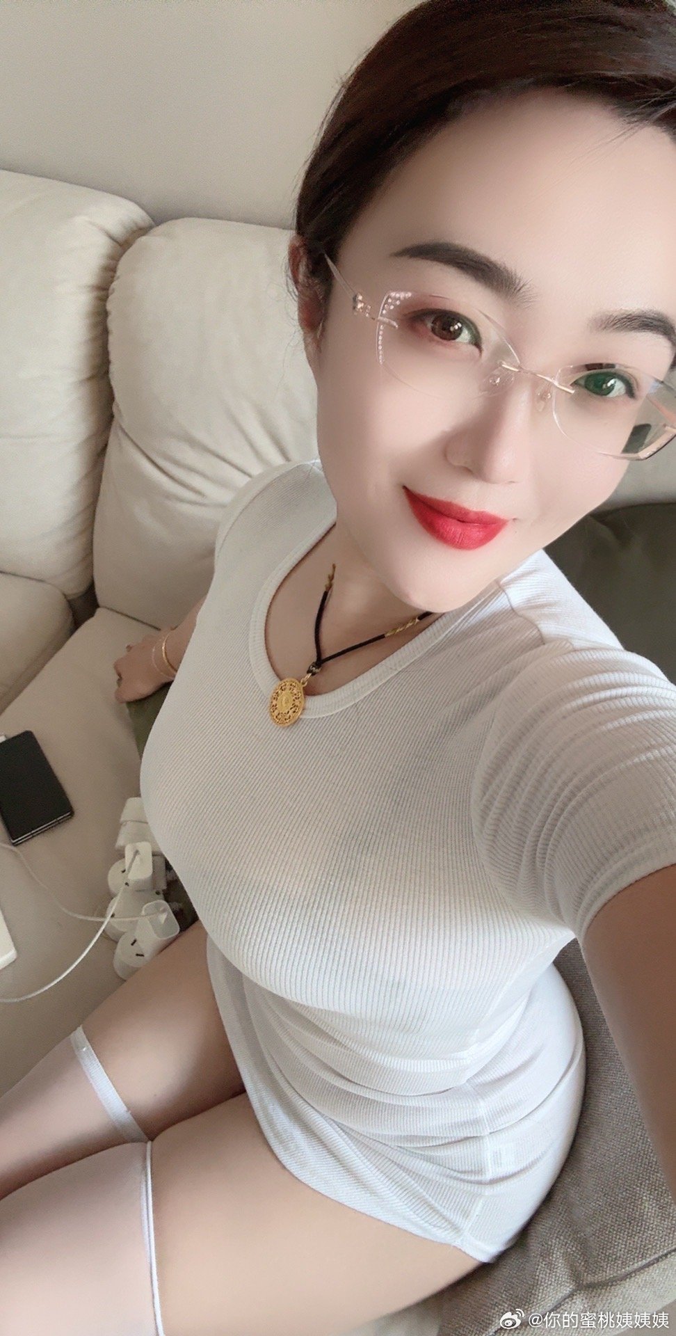 久久久久人妻精品一区蜜桃网站:07-10-12-18-20-49T：30,久久久久人妻精品一区蜜桃网站，探索与反思