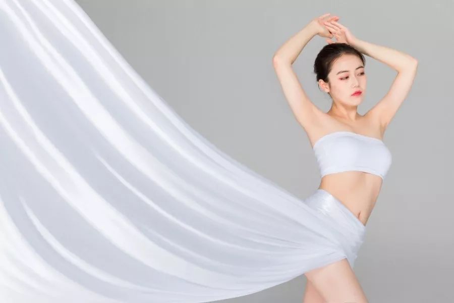 永久免费观看美女裸体的网站:01-05-09-21-27-30Q：18,关于永久免费观看美女裸体的网站，真相、风险与警示