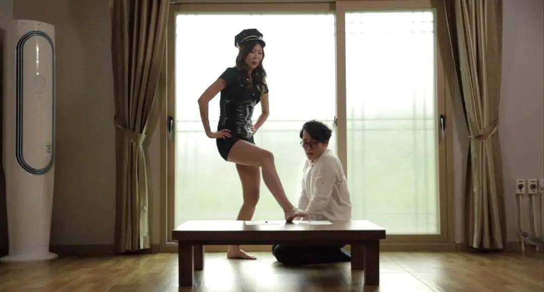 少妇人妻互换不带套:15-20-29-36-43-47X：36,少妇人妻互换，探索边缘话题下的真实情感交流