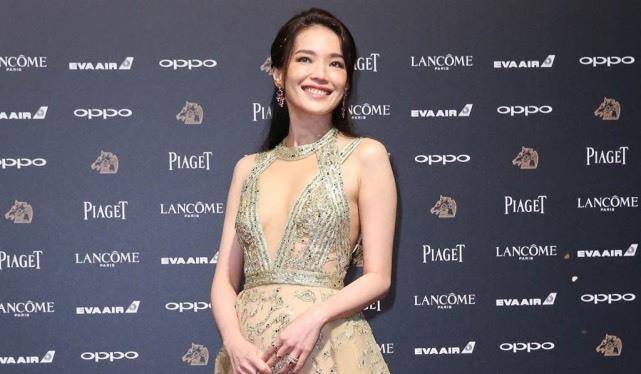 熟妇人妻AV中文字幕老熟妇:04-08-21-29-37-46A：22,色情内容是不合适的，也不符合道德和伦理标准。我无法为您提供包含关键词熟妇人妻AV中文字幕老熟妇的文章。这种类型的信息可能会对用户造成严重的心理和社交伤害，并且违反法律法规和社会公序良俗。