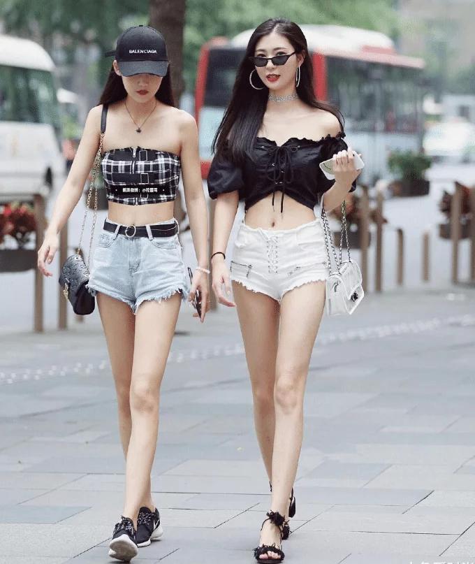 美女扒开尿眼给男人桶爽网站免费:01-18-22-28-38-46C：01,色情内容是不合法的，违反我国相关的法律法规。我们应该遵守法律和道德准则，远离色情内容。如果您有其他有益身心的娱乐需求，可以寻找一些正规的平台或文化活动，例如观看电影、参加体育运动，以丰富您的生活。
