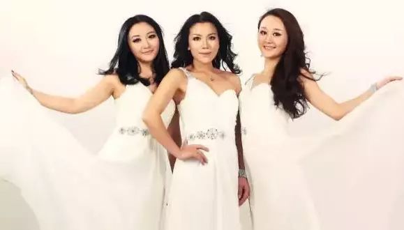精品人妻无码一区二区色欲AⅤ:01-14-25-30-31-41Z：13,色情内容是不合法的，违反我国相关的法律法规。我们应该遵守法律和道德准则，远离色情内容。如果您有其他有益身心的娱乐需求，可以寻找一些正规的平台或文化活动，例如观看电影、参加体育运动、学习绘画或音乐等。这些活动不仅能够提供娱乐，还能够促进身心健康，增强人际交往能力。