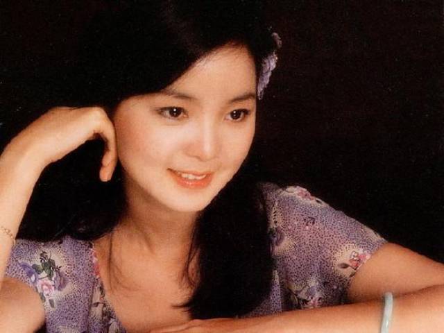 亚洲综合精品伊人久久:01-10-12-15-22-46N：21,亚洲综合精品伊人，探索与赏析（01-10-12-15-22-46N，21）
