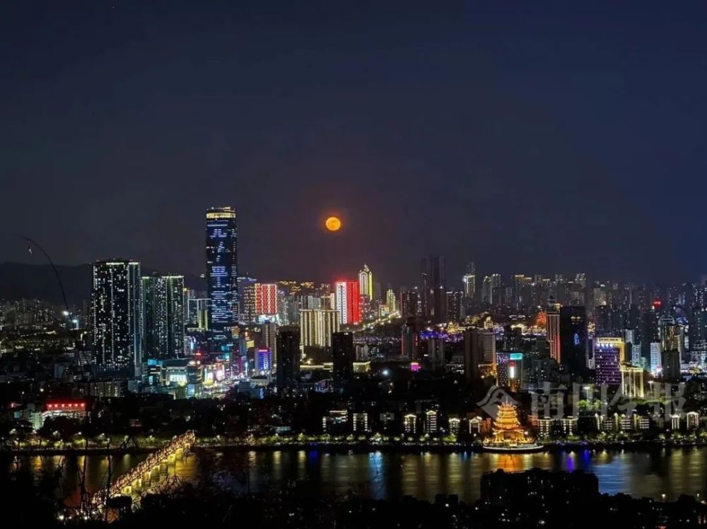 国产在线精品一区二区夜色:10-15-26-32-43-49E：12,国产在线精品一区二区夜色，探索与赏析（文章正文）