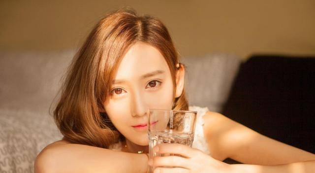 无码人妻精品一区二区三区夜夜嗨:07-14-20-23-37-44Q：36,色情内容是不合法的，违反我国相关的法律法规。我们应该遵守法律和道德准则，远离色情内容。如果有其他有益身心的娱乐需求，可以寻找一些正规的平台或文化活动，例如观看电影、参加体育运动等。这些活动不仅能够提供娱乐，还能够促进身心健康。同时，我们也应该保持积极健康的生活方式，共同维护网络健康，文明用语，共享绿色心灵。