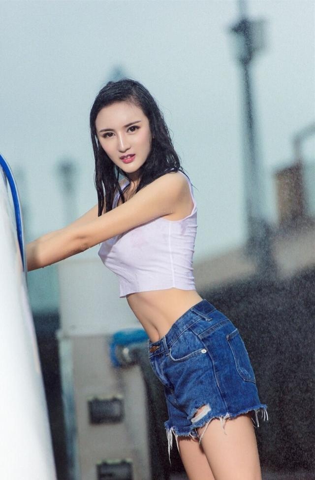 JULIA无码人妻中文字幕在线:08-14-18-40-45-48D：42,探索JULIA无码人妻中文字幕在线的魅力时光